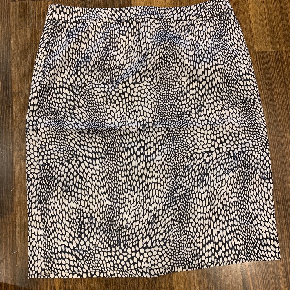 EUC halogen size 4 patterned pencil skirt